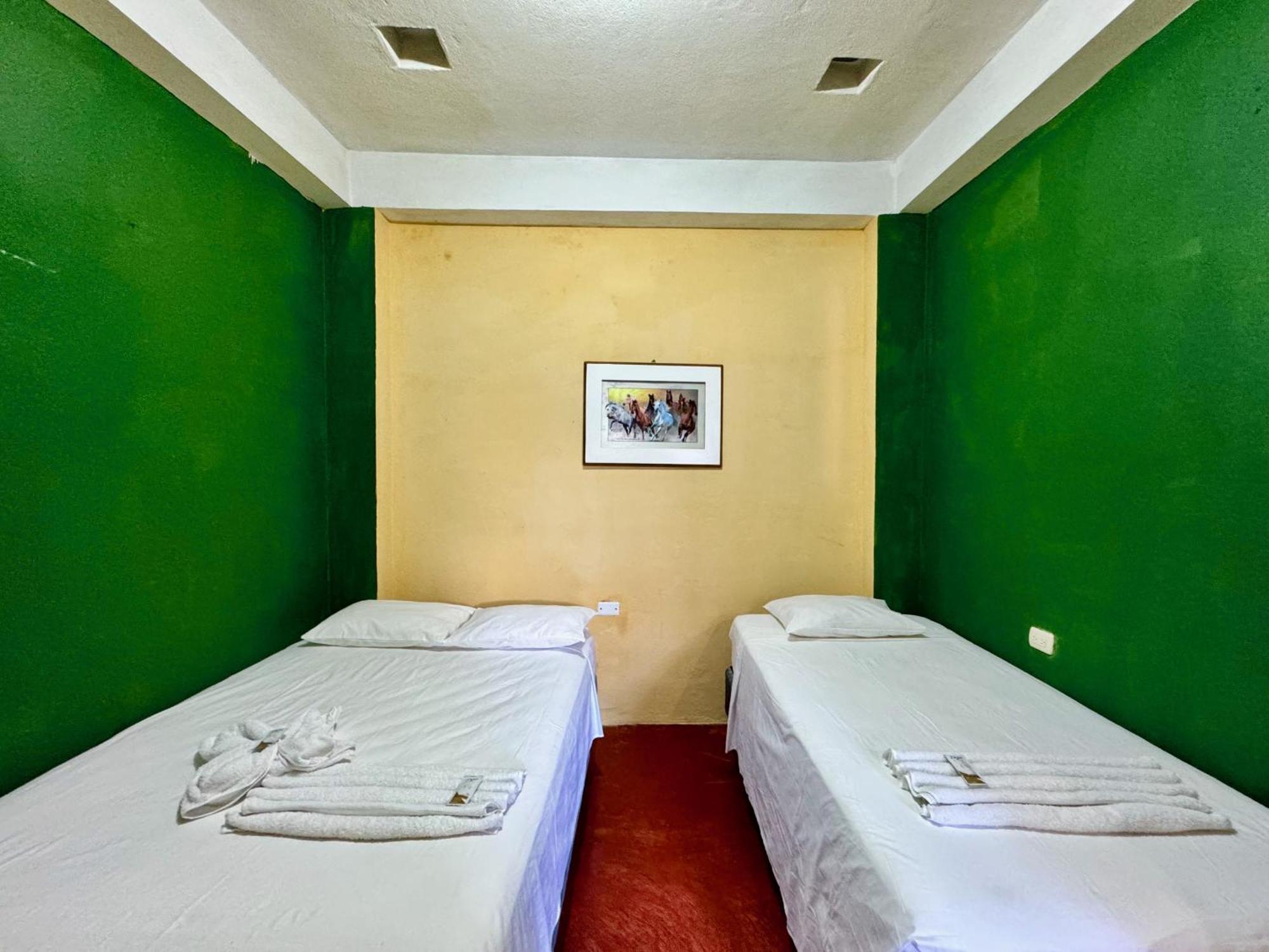 Hostal Los Girasoles By Hostal Inn Flores Exterior foto