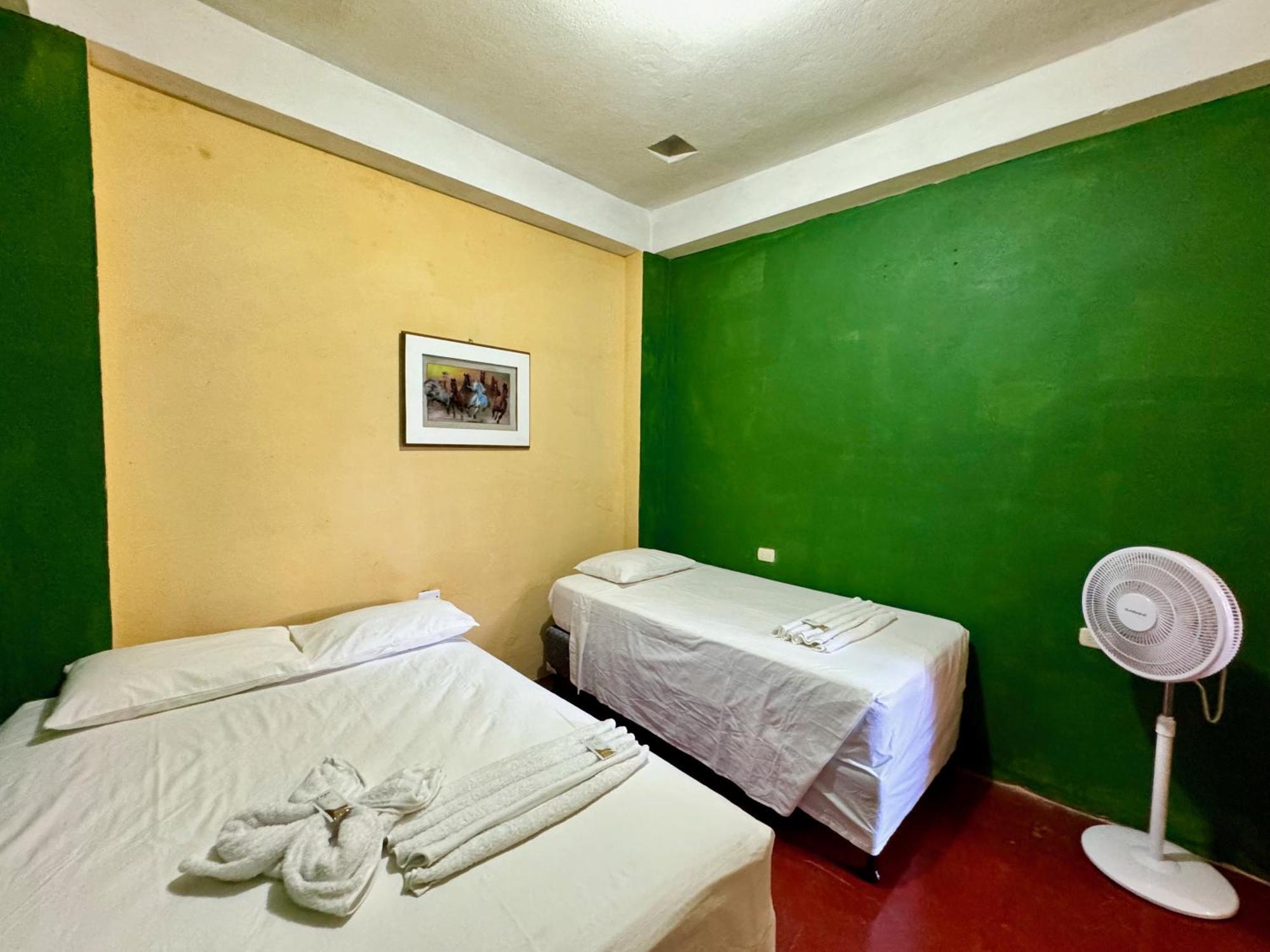 Hostal Los Girasoles By Hostal Inn Flores Exterior foto