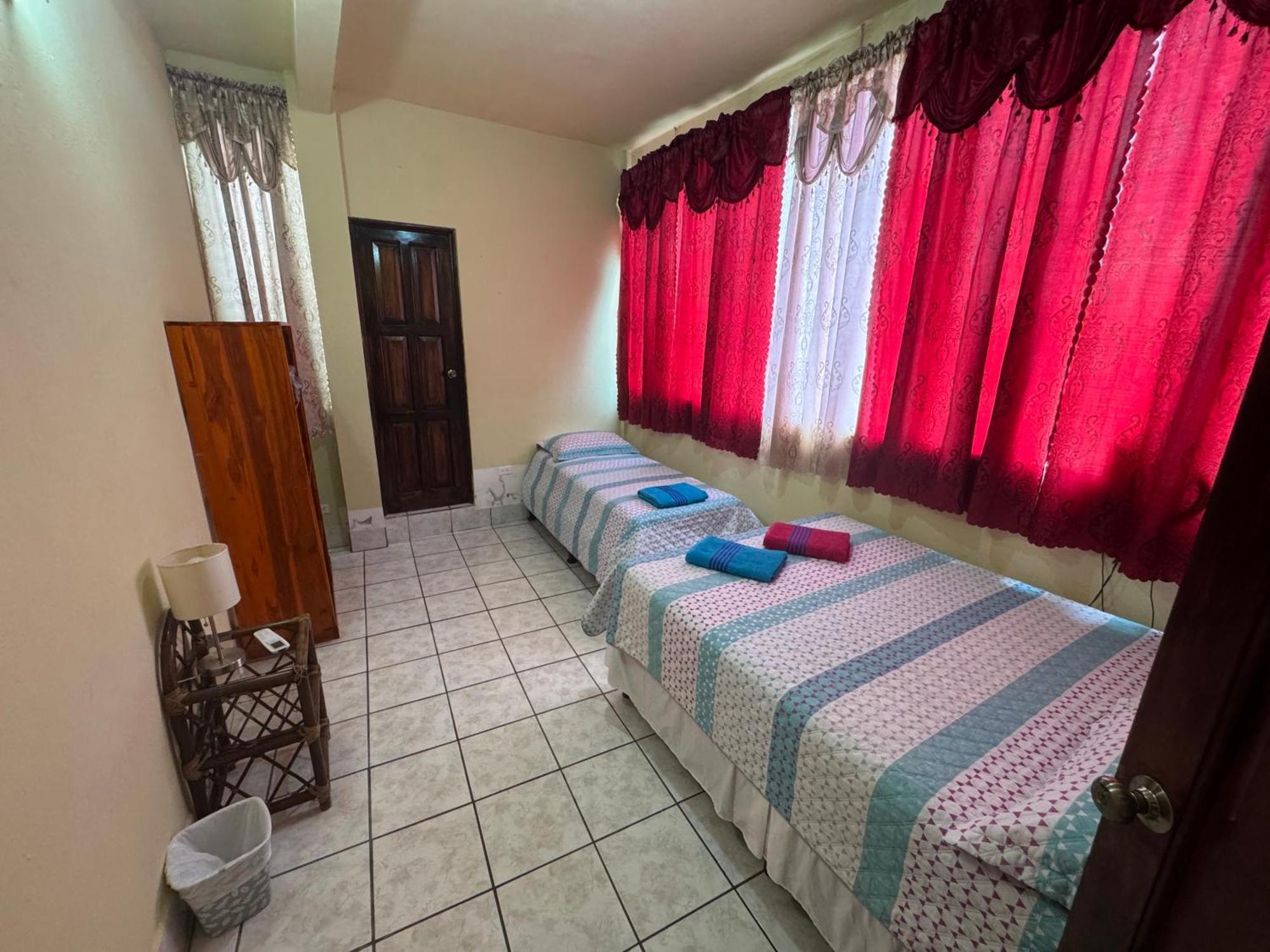 Hostal Los Girasoles By Hostal Inn Flores Exterior foto