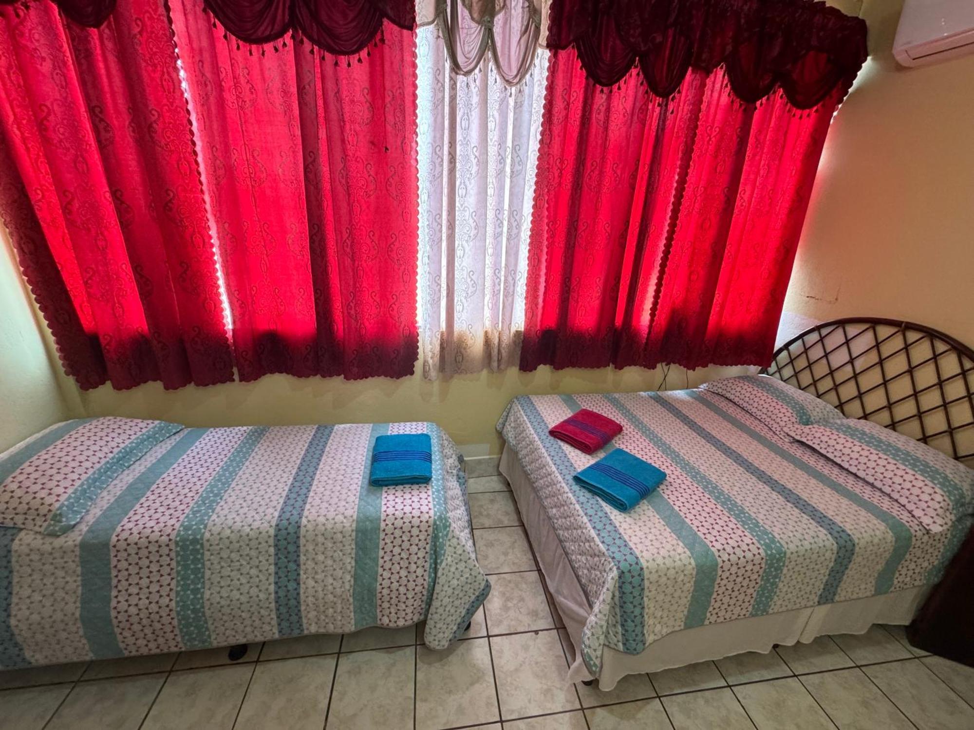 Hostal Los Girasoles By Hostal Inn Flores Exterior foto